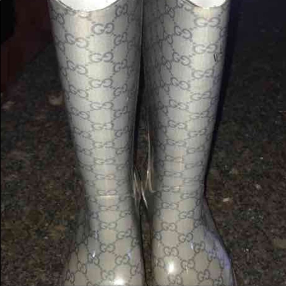 Size 10 Gucci rain boots